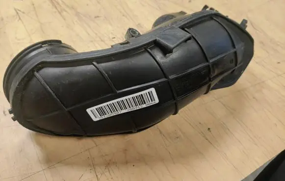 BMW X6 E71 Turbo air intake inlet pipe/hose 13717807493