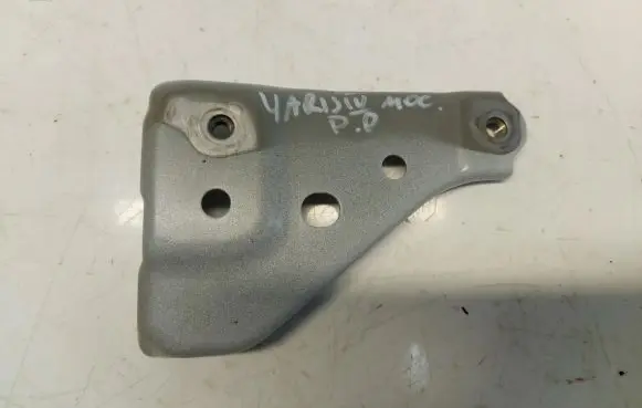 Toyota Yaris XP210 Fender mounting bracket