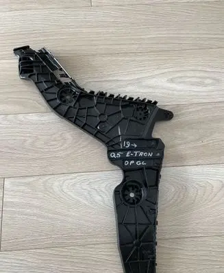 Audi Q5 SQ5 Bumper support mounting bracket corner 