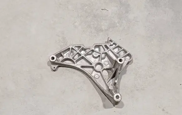 Volkswagen PASSAT B7 Engine mounting bracket 03L199207