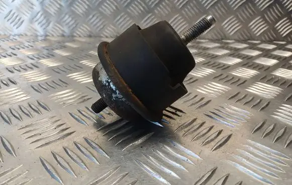 Citroen Berlingo Engine mount bracket
