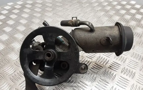 Toyota Yaris Power steering pump