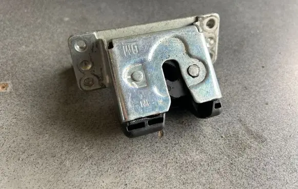 Opel Astra H Tailgate/trunk/boot lock/catch/latch 90563999