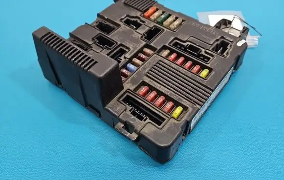 Renault Megane II Central body control module 8200306033B IMPRK1563196
