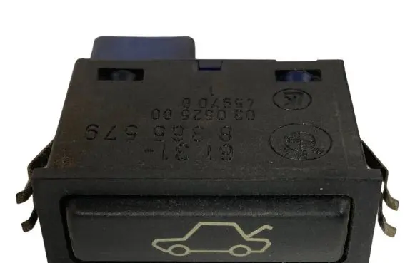 Tailgate opening switch