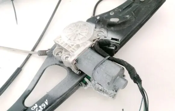Mercedes-Benz E W211 Front door window regulator motor A2118203042 993627100