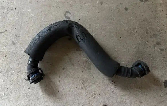 Audi Q5 SQ5 Breather hose/pipe 06J103221A