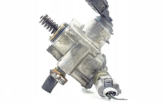 Audi A4 S4 B7 8E 8H Fuel injection high pressure pump 06F127025M