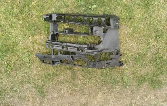 BMW 5 G30 G31 Front bumper mounting bracket 7385346