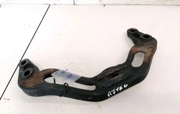 Ford Mondeo MK I Engine mounting bracket