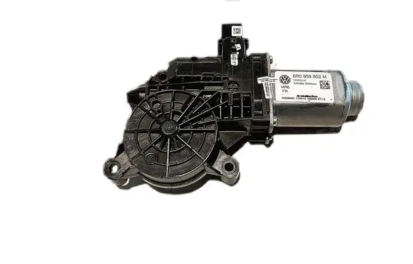 Volkswagen PASSAT B8 Front door window regulator motor 6R0959802M