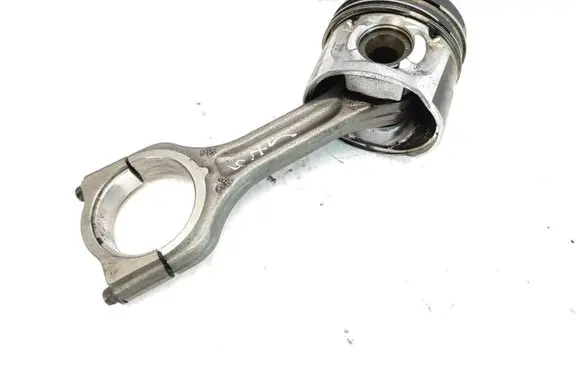 Peugeot 208 Piston with connecting rod