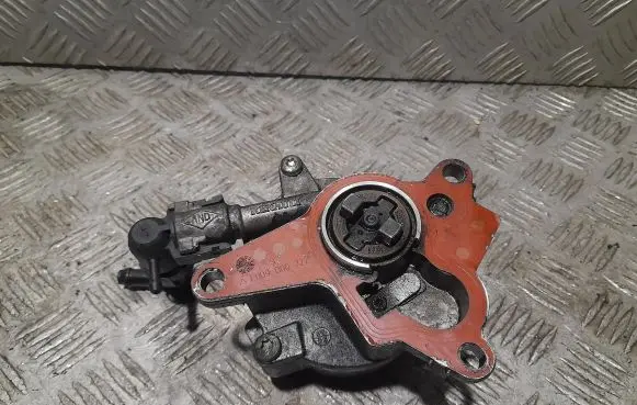 Nissan X-Trail T31 Vacuum pump 8200472458