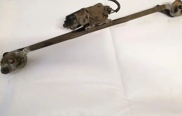 Chrysler 300 - 300C Front wiper linkage and motor