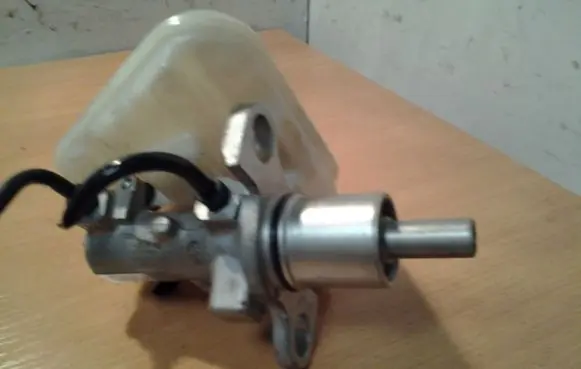 Audi A8 S8 D3 4E Master brake cylinder 9304125000 4E0611301A