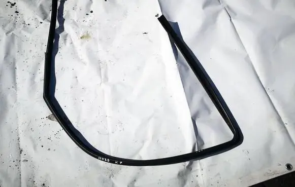 Opel Meriva A Rubber seal front coupe door 