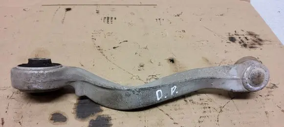 Volkswagen PASSAT B5 Front lower control arm/wishbone 4D0407512F