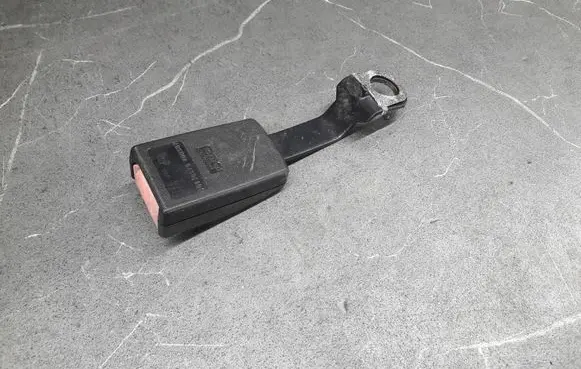 Opel Kadett E Rear seatbelt buckle