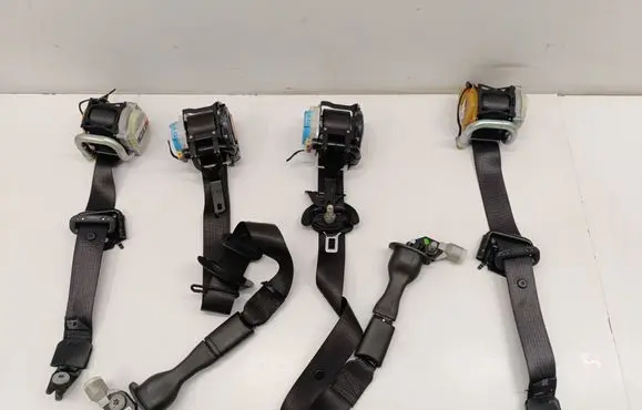 Opel Insignia B Set of seat belts 39106932 23464716 23465047