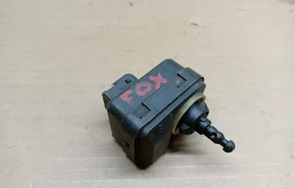Toyota Yaris Headlight level adjustment motor 