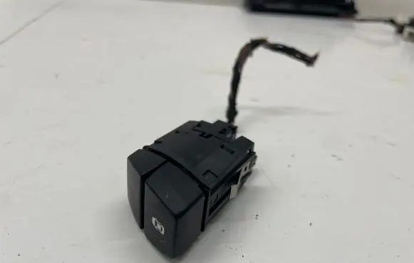 BMW 2 F45 Hazard light switch 9354186