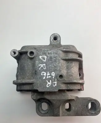 Skoda Octavia Mk2 (1Z) Engine mount bracket 1K0199262