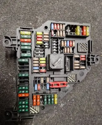 BMW 5 F10 F11 Fuse module 1670499