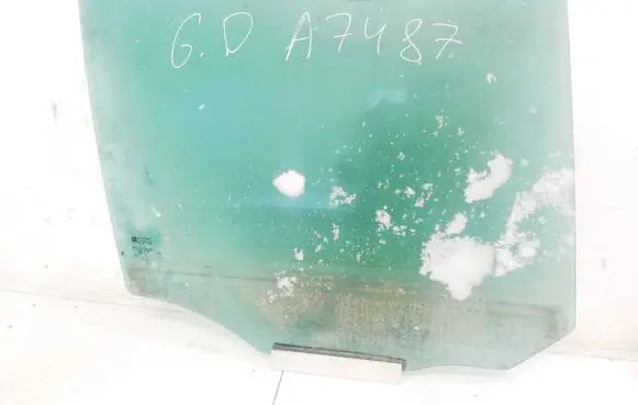 Opel Zafira B Rear door window glass 