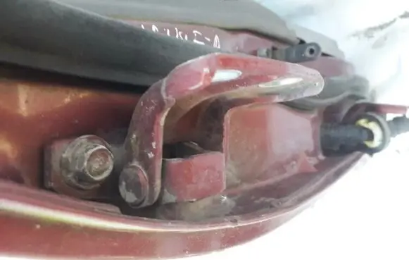 Mitsubishi Lancer Rear door lower hinge