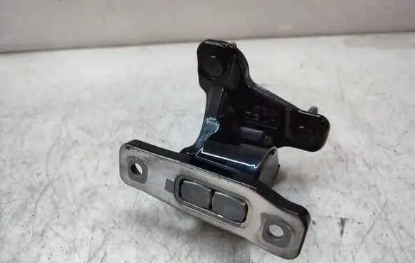 Mercedes-Benz C W205 Front door lower hinge 