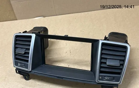 Mercedes-Benz GL X166 Dash center air vent grill A1668300854 1668300854