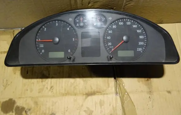 Volkswagen Transporter - Caravelle T5 Speedometer (instrument cluster) 88311346