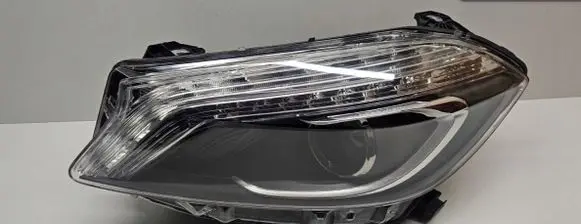 Mercedes-Benz A W176 Headlight/headlamp A1768201161 MB214.n.puszka