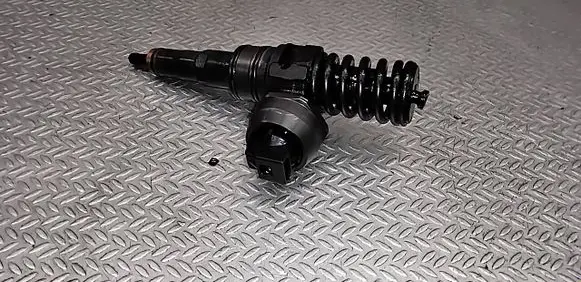 Skoda Roomster (5J) Fuel injector 038130073BP
