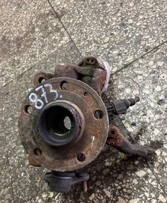Volkswagen Touran I Front wheel hub