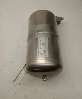 Mercedes-Benz CLS C218 X218 Air suspension tank/reservoir A2183200015