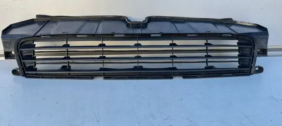Lexus CT 200H Front bumper lower grill 76010