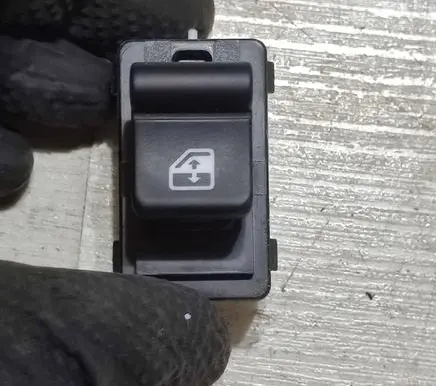 Fiat 500X Electric window control switch 