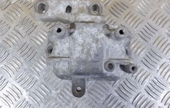 Volkswagen Golf V Engine mount bracket 1K0199262CB