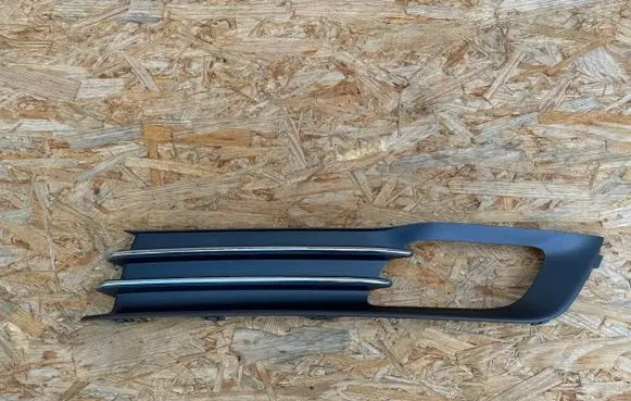 Volvo V70 Front fog light trim/grill 31323993