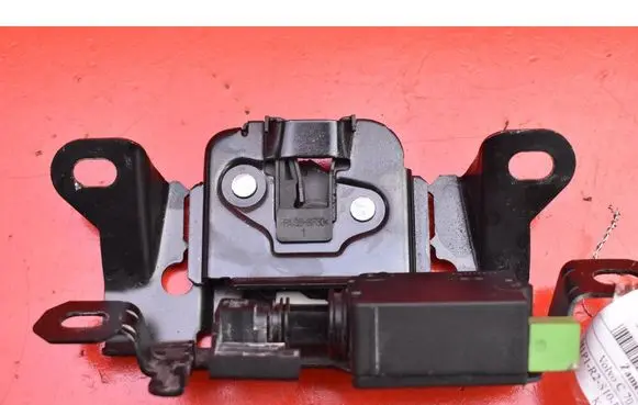 Volvo C70 Tailgate/trunk/boot lock/catch/latch 30784739