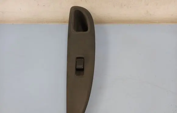 Nissan Primera Electric window control switch 80960AV660