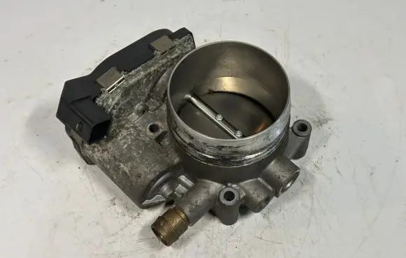 BMW 4 F32 F33 Throttle valve 7597871 13547597871 13547582926