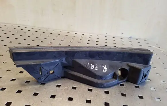 Volkswagen Touran I Front bumper mounting bracket 1T0807890A
