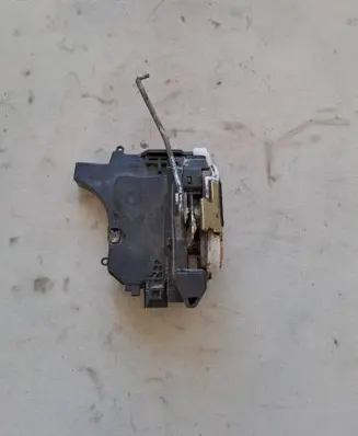 Mitsubishi Grandis Rear door lock