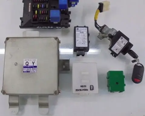 Nissan Almera Other control units/modules 5958405