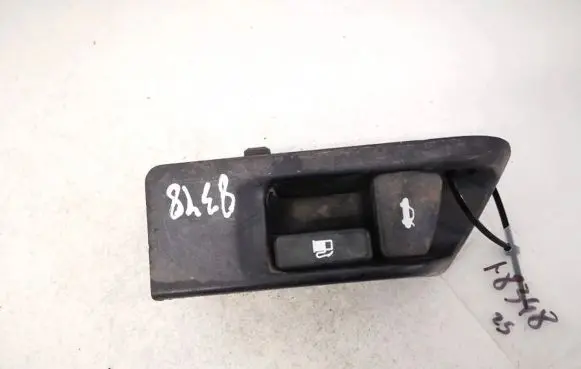 Toyota Yaris Fuel tank opening switch 