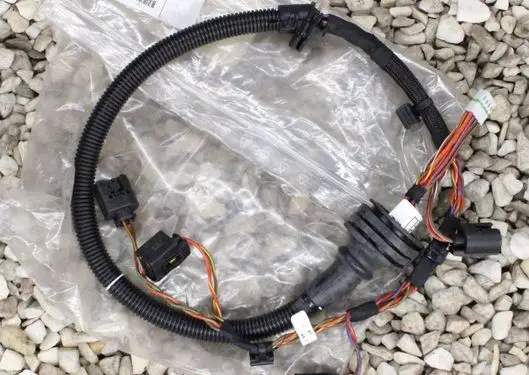 BMW 5 F10 F11 Fuel injector wires 8513814 7823651
