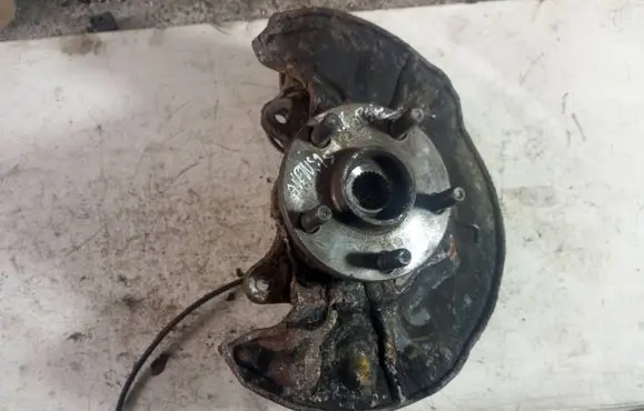 Toyota Avensis T250 Front wheel hub spindle knuckle