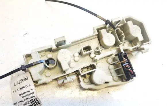 Volkswagen PASSAT B5.5 Tail light bulb cover holder 3B5945258B